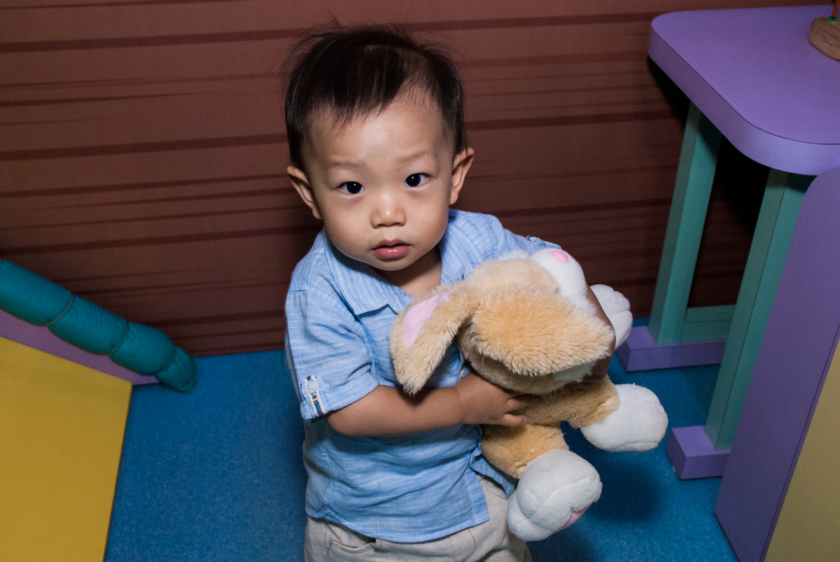 brincando na área baby no Buffet Magic Joy, Saúde, São Paulo, aniversário de Beatriz e Marina, tema da festa Valente