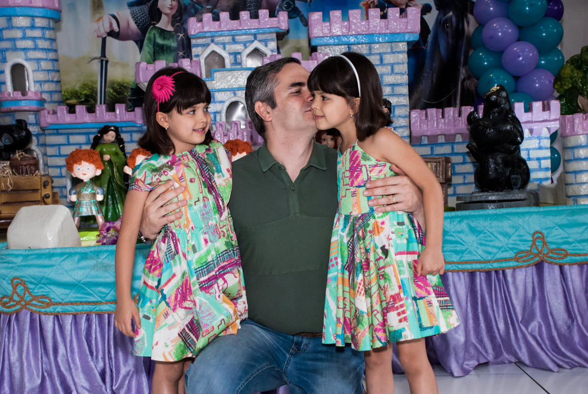 mais beijinho do papai no Buffet Magic Joy, Saúde, São Paulo, aniversário de Beatriz e Marina, tema da festa Valente