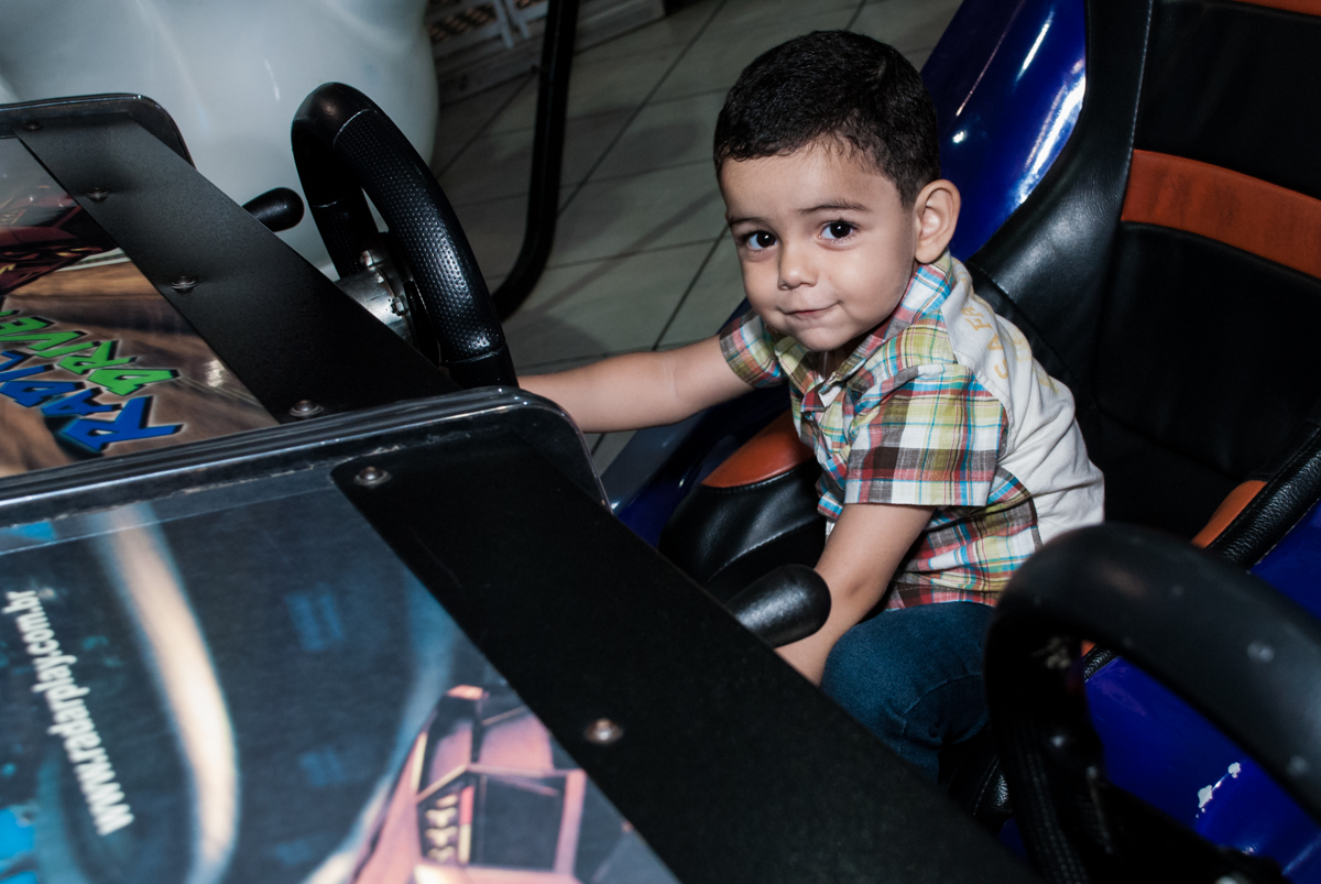 jogo de games no Buffet Fábrica da Alegria, Osasco, São Paulo, aniversário de Heloise 3 anos, tema da festa princesas baby