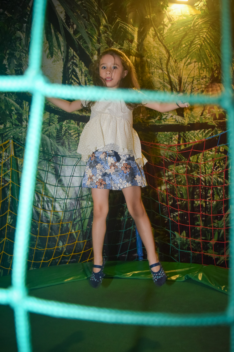 cama elástica divertida no Buffet Cumbaya, Tatuapé, São Paulo, aniversário de Gabriela 3 anos tema da festa fadas