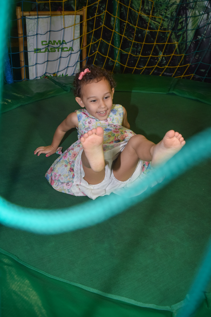 pula pula legal no Buffet Cumbaya, Tatuapé, São Paulo, aniversário de Gabriela 3 anos tema da festa fadas