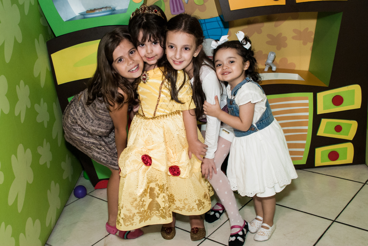 final da festa no Buffet Fábrica da Alegria aniversário de Sophia 4 anos tema da festa Princesas