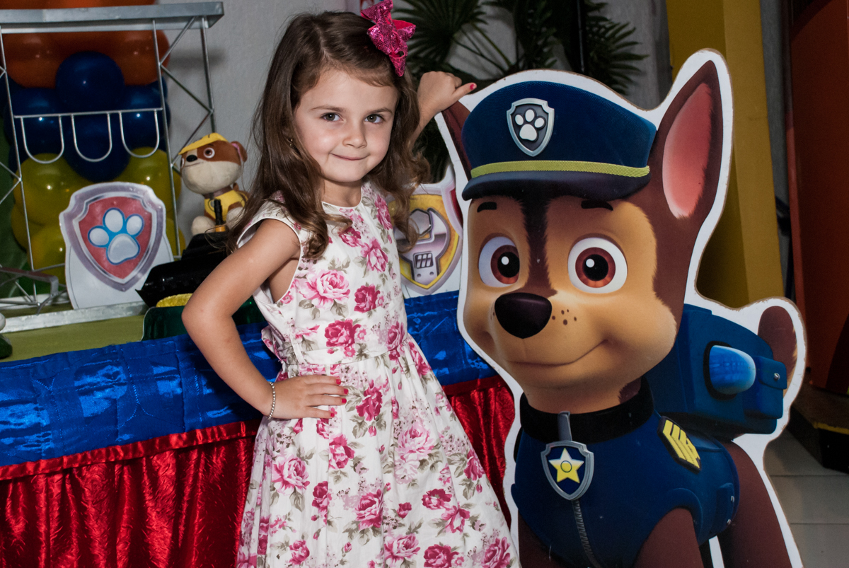 muita alegria em sua festa no Buffet Fábrica da Alegria Morumbi, São Paulo, aniversário de Isabela 4 anos, tema da festa Patrulha Canina