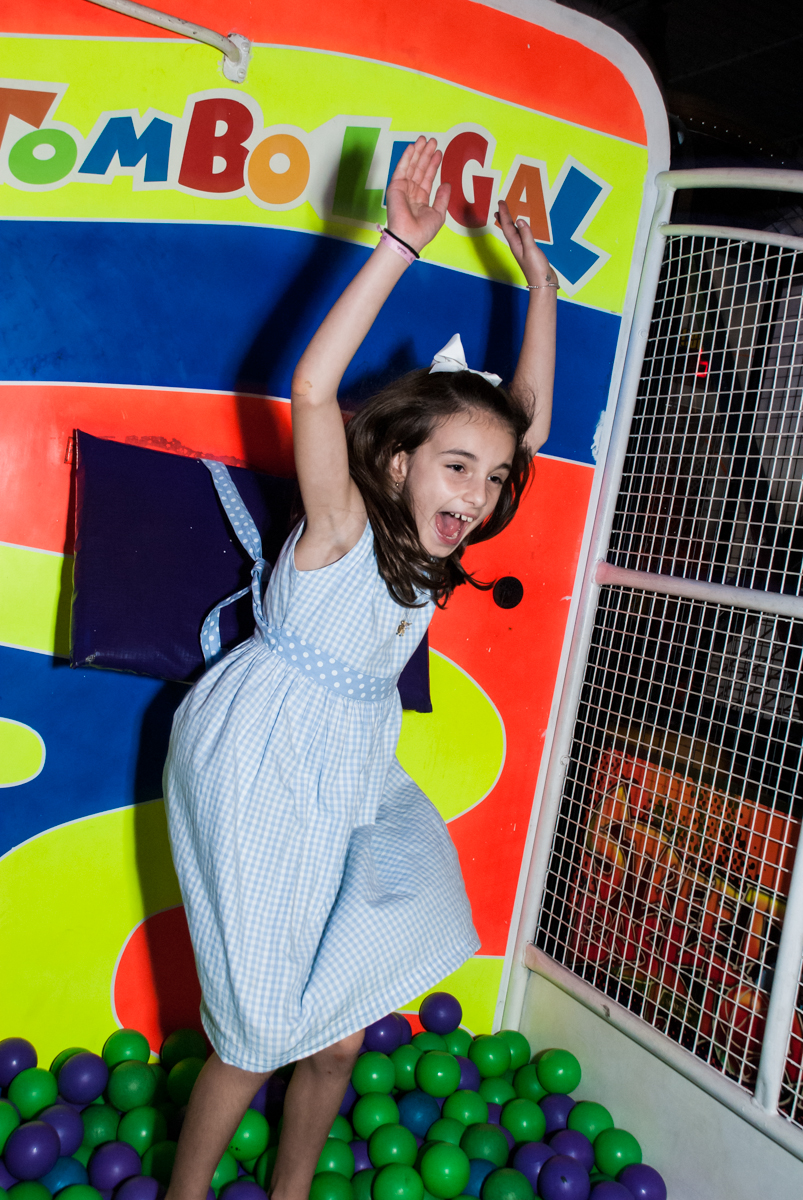 caindo no tombo legal no Buffet Fábrica da Alegria Morumbi, São Paulo, aniversário de Isabela 4 anos, tema da festa Patrulha Canina