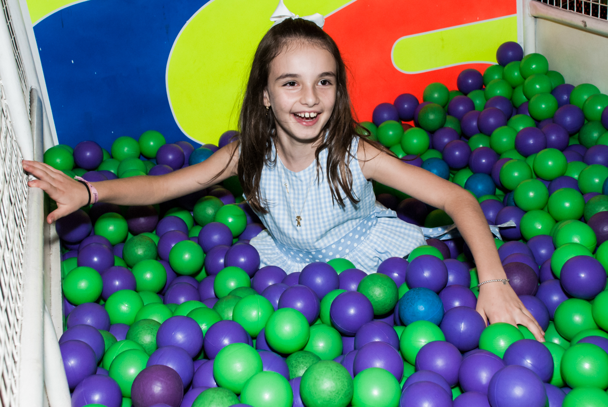 piscina de bolinhas divertida no Buffet Fábrica da Alegria Morumbi, São Paulo, aniversário de Isabela 4 anos, tema da festa Patrulha Canina