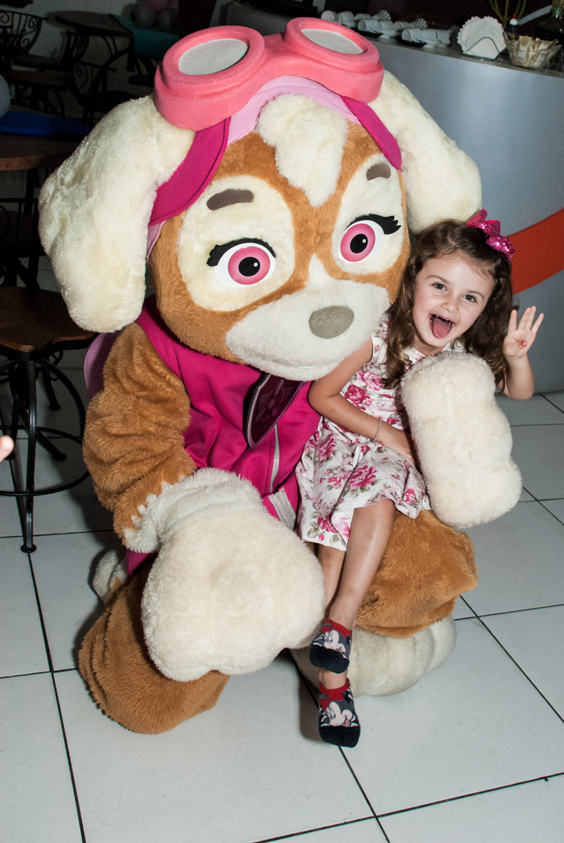 brincadeiras com a patrulha canina no Buffet Fábrica da Alegria Morumbi, São Paulo, aniversário de Isabela 4 anos, tema da festa Patrulha Canina