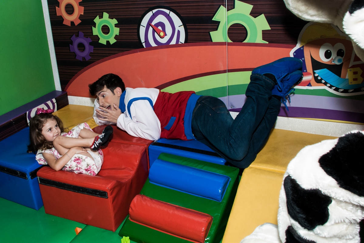 diversão na área baby no Buffet Fábrica da Alegria Morumbi, São Paulo, aniversário de Isabela 4 anos, tema da festa Patrulha Canina