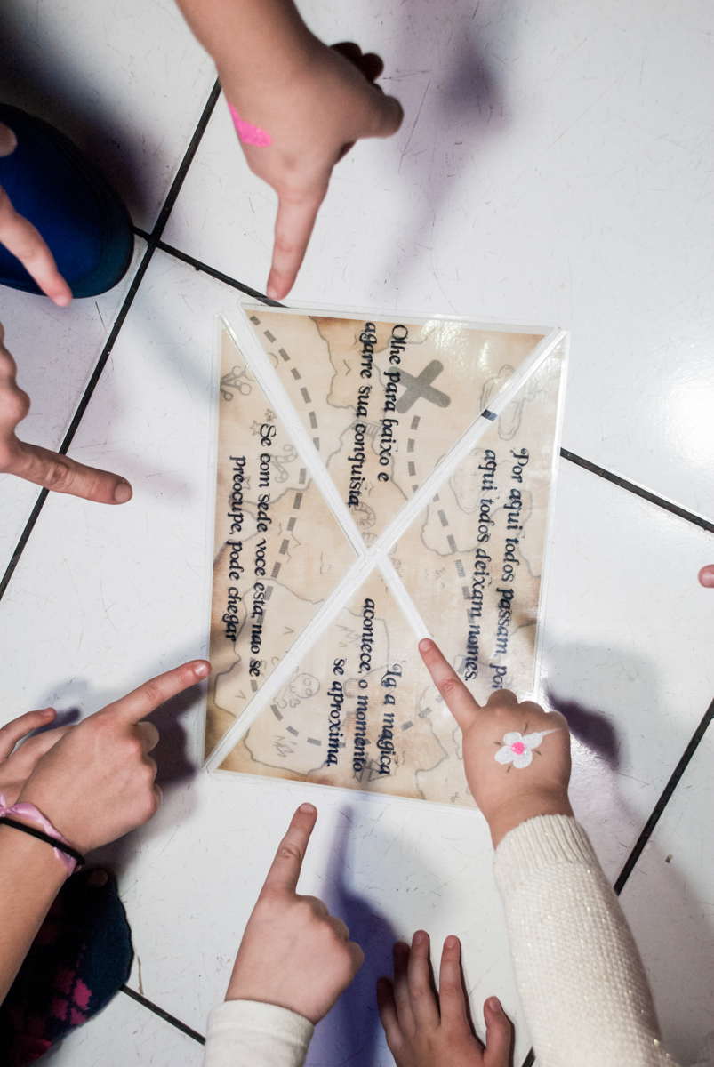 mapa do tesouro no Buffet Fábrica da Alegria Morumbi, São Paulo, aniversário de Isabela 4 anos, tema da festa Patrulha Canina