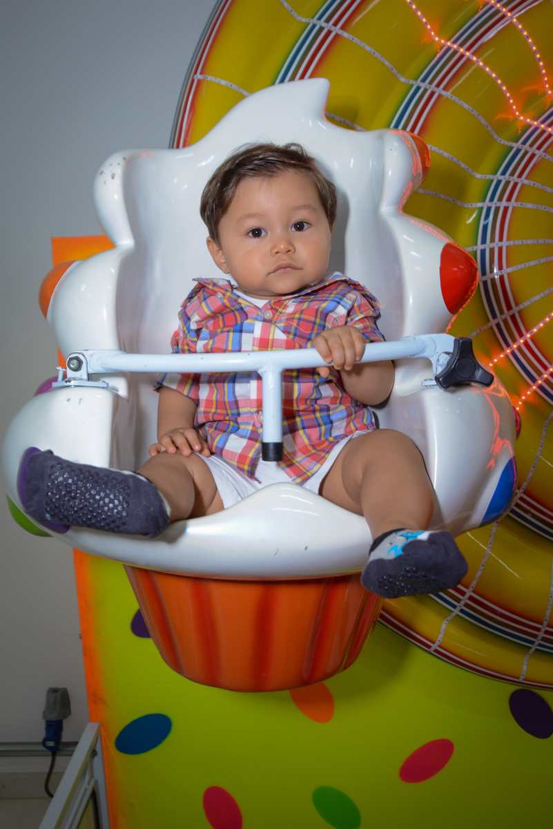 carrossel divertido no Buffet Espaço Play, Osasco, São Paulo, aniversário Levi 2 anos, tema da festa Mickey