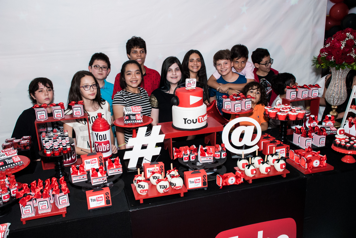 hora do parabéns no Buffet Fábrica da Alegria, Osasco, São Paulo, aniversário de Sophia 12 anos, tema da festa you tube