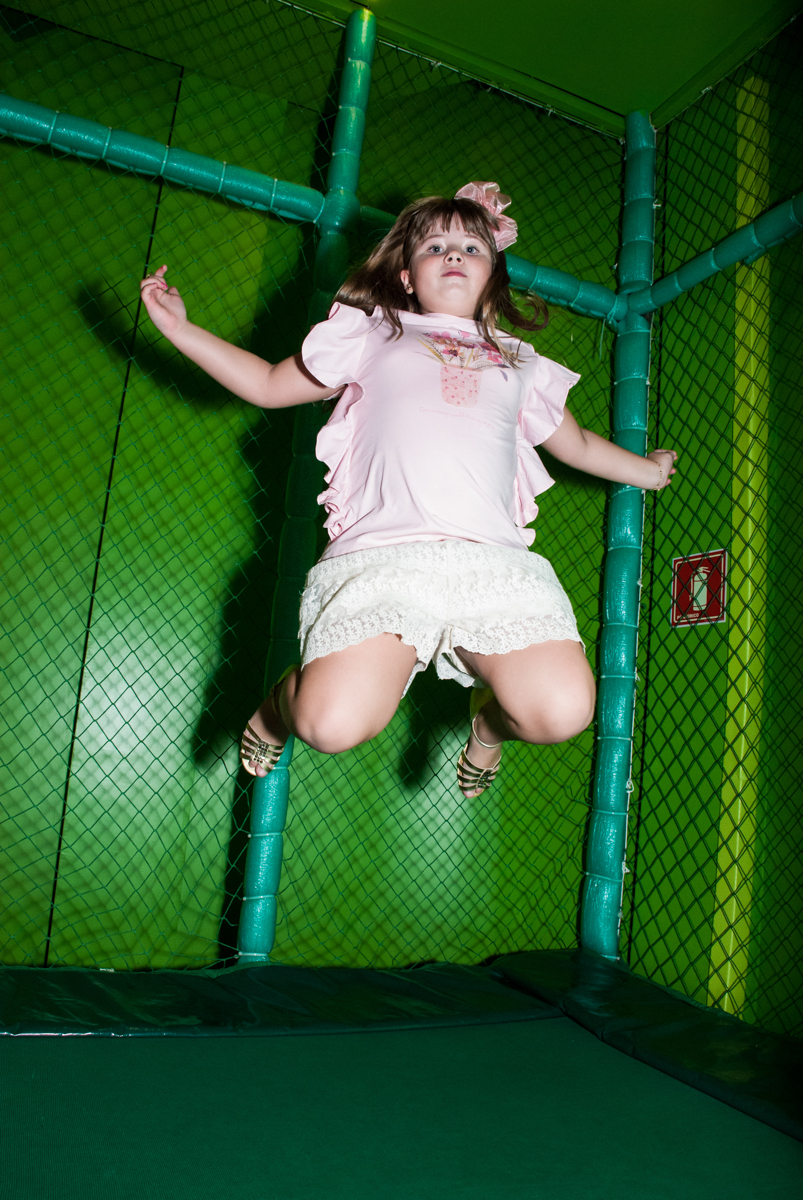 cama elástica divertida no Buffet Casa X, Vila Leopoldina, aniversário de Sophia 7 anos, tema da festa Descendentes