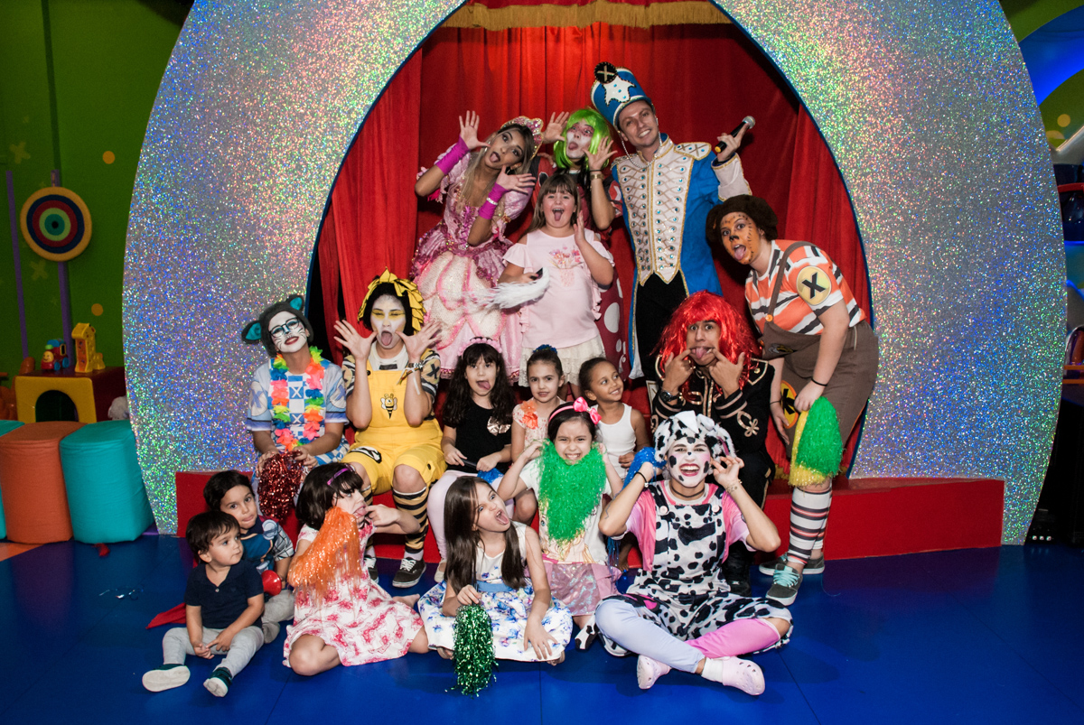 final do show da xuxa no Buffet Casa X, Vila Leopoldina, aniversário de Sophia 7 anos, tema da festa Descendentes