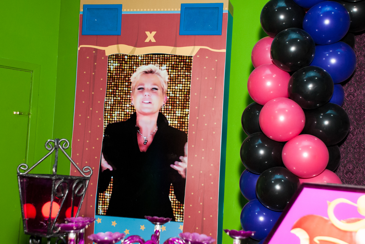 vai iniciar o parabéns no Buffet Casa X, Vila Leopoldina, aniversário de Sophia 7 anos, tema da festa Descendentes