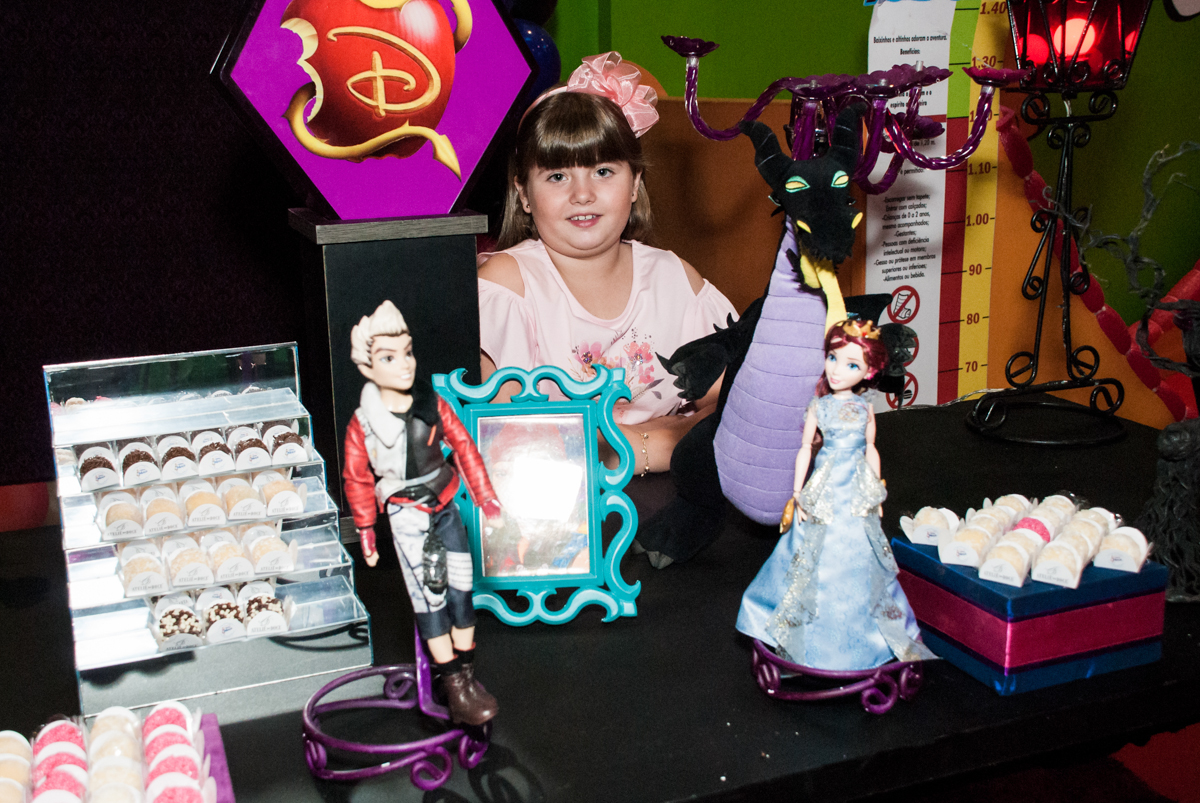 pose de princesa no Buffet Casa X, Vila Leopoldina, aniversário de Sophia 7 anos, tema da festa Descendentes