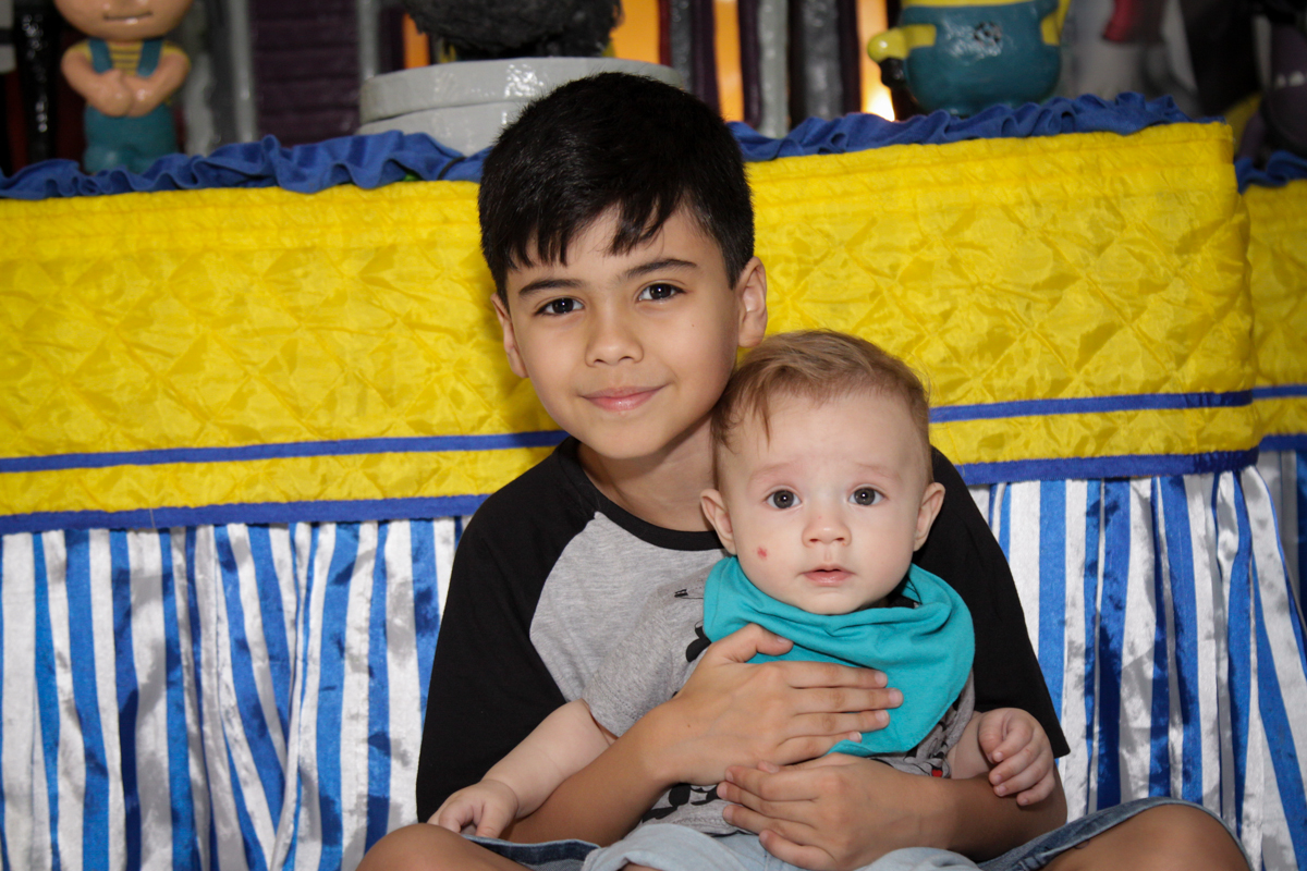 foto com o imãozinho no buffet Fábrica da Alegria Morumbi, São Paulo, aniversário de Rodrigo 10 anos, tema da festa meu malvado favorito