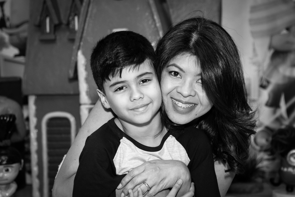 foto close mãe e filho no buffet Fábrica da Alegria Morumbi, São Paulo, aniversário de Rodrigo 10 anos, tema da festa meu malvado favorito