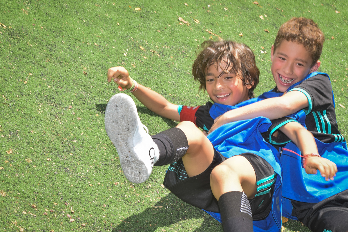 tombo na disputa no buffet High Soccer aniversario de João Pedro 8 anos, tema da festa Real Madrid