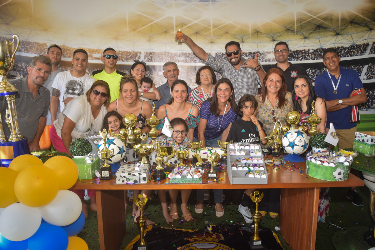 final de festa no buffet High Soccer aniversario de João Pedro 8 anos, tema da festa Real Madrid