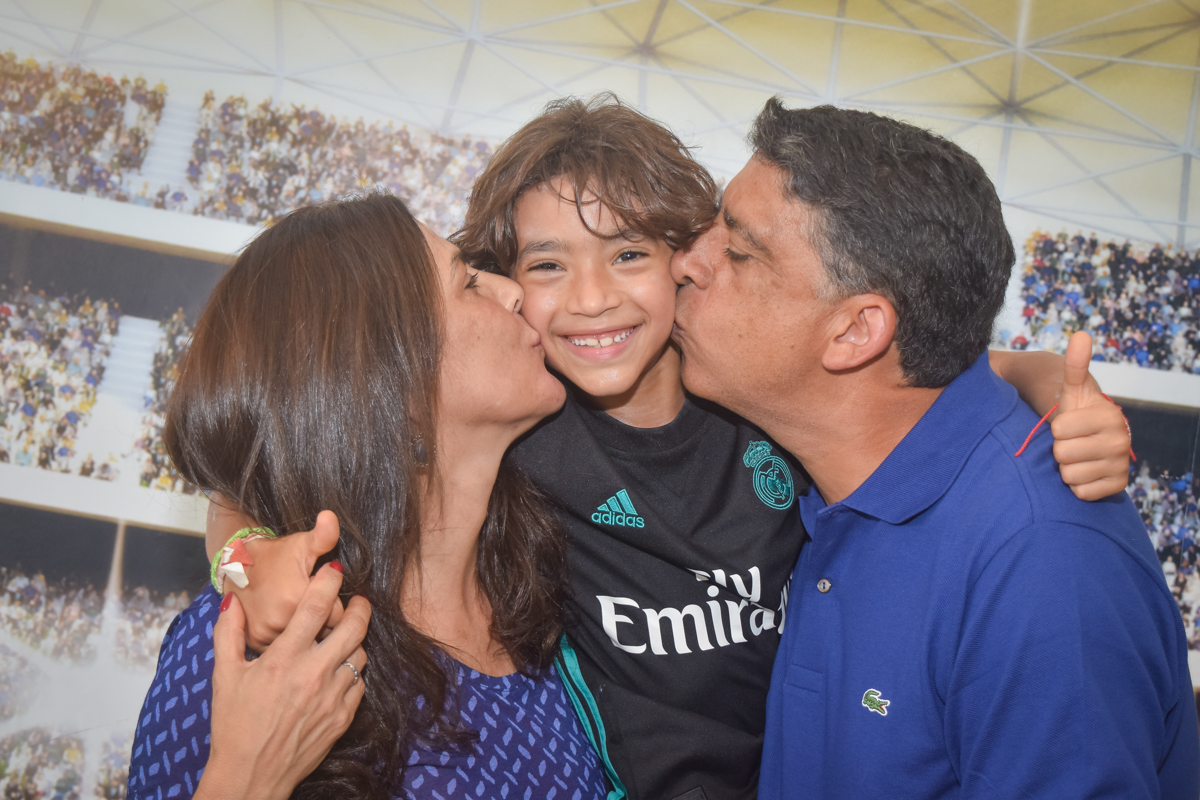 beijo sanduiche no buffet High Soccer aniversario de João Pedro 8 anos, tema da festa Real Madrid