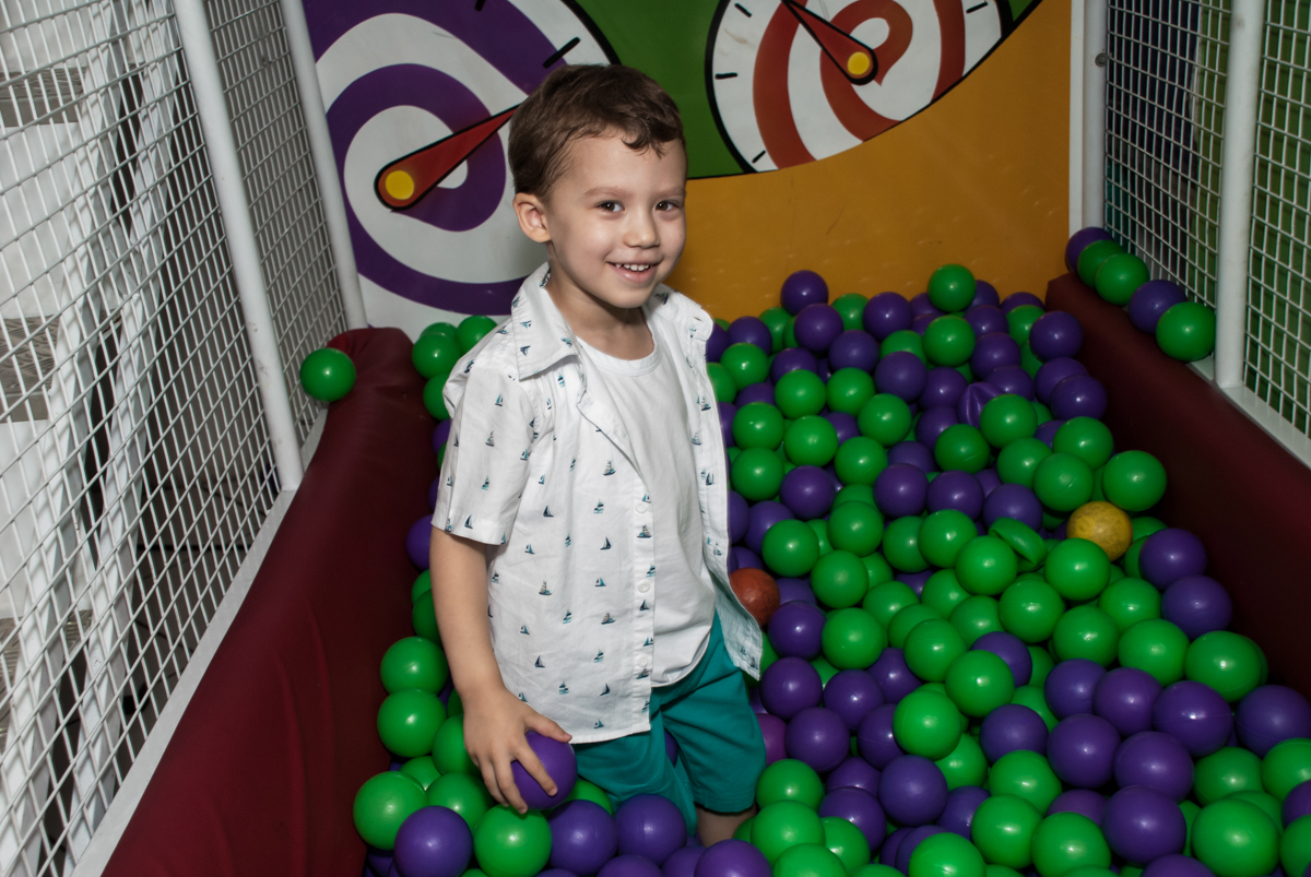 piscina de bolinhas divertida no Buffet Fábrica da Alegria, Osasco, aniversário de Arthur 4 anos, tema da festa Patrulha Canina