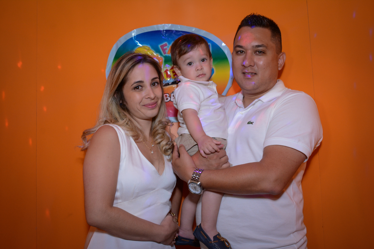 saindo da máquina de parabéns no Buffet Fábrica da Alegria, Osaco, São Paulo, aniversário de Kenji Sussumo, tema da festa urso realeza