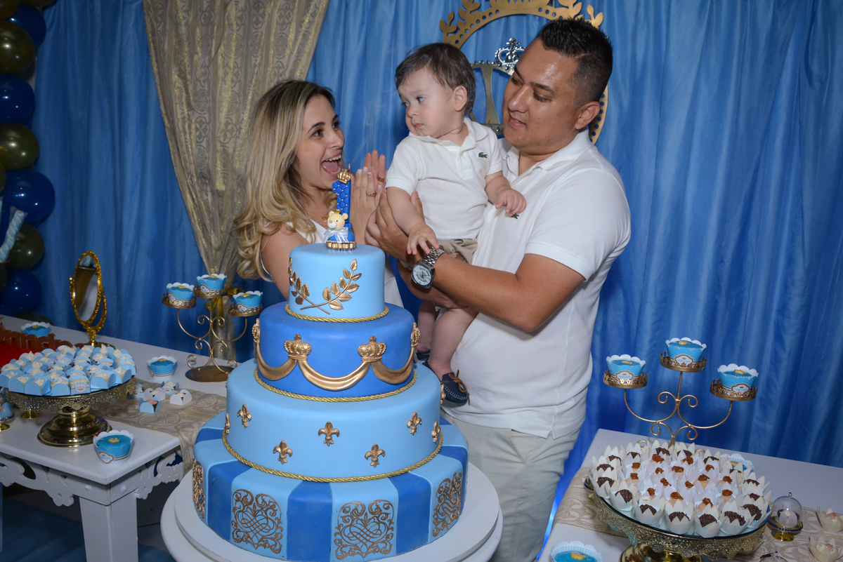 parabéns animado no Buffet Fábrica da Alegria, Osaco, São Paulo, aniversário de Kenji Sussumo, tema da festa urso realeza