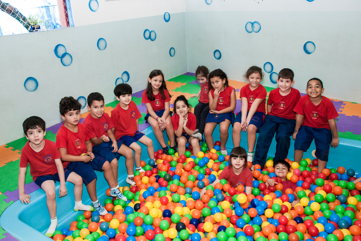 piscina de bolinha animada no Escola Primeiro Estágio, formatura 2017, Tatuapé, São Paulo