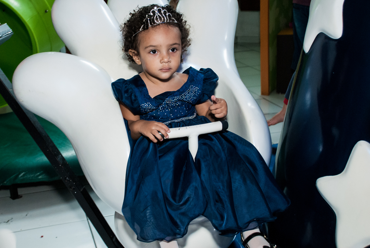 animação no carrossel no Buffet Fábrica da Alegria, Morumbi, São Paulo, aniversário de Mariana 2 anos,  tema da festa Branca de Neve