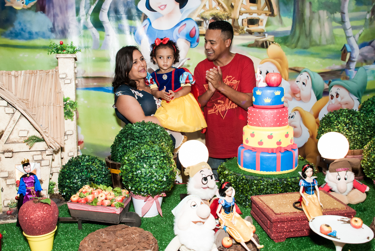 hora do parabéns no Buffet Fábrica da Alegria, Morumbi, São Paulo, aniversário de Mariana 2 anos,, tema da festa Branca de Neve