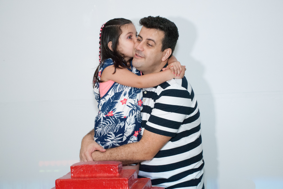 foto pai e filha no Buffet Fábrica da Alegria, Morumbi, São Paulo, aniversario de Pedro Henrique, 7 anos tema da festa mini craft
