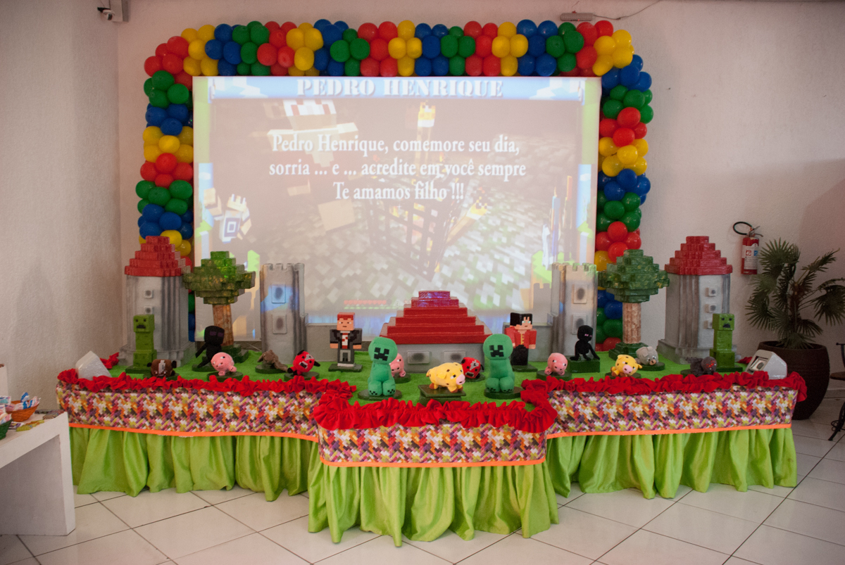 mesa temática no Buffet Fábrica da Alegria, Morumbi, São Paulo, aniversario de Pedro Henrique, 7 anos tema da festa mini craft