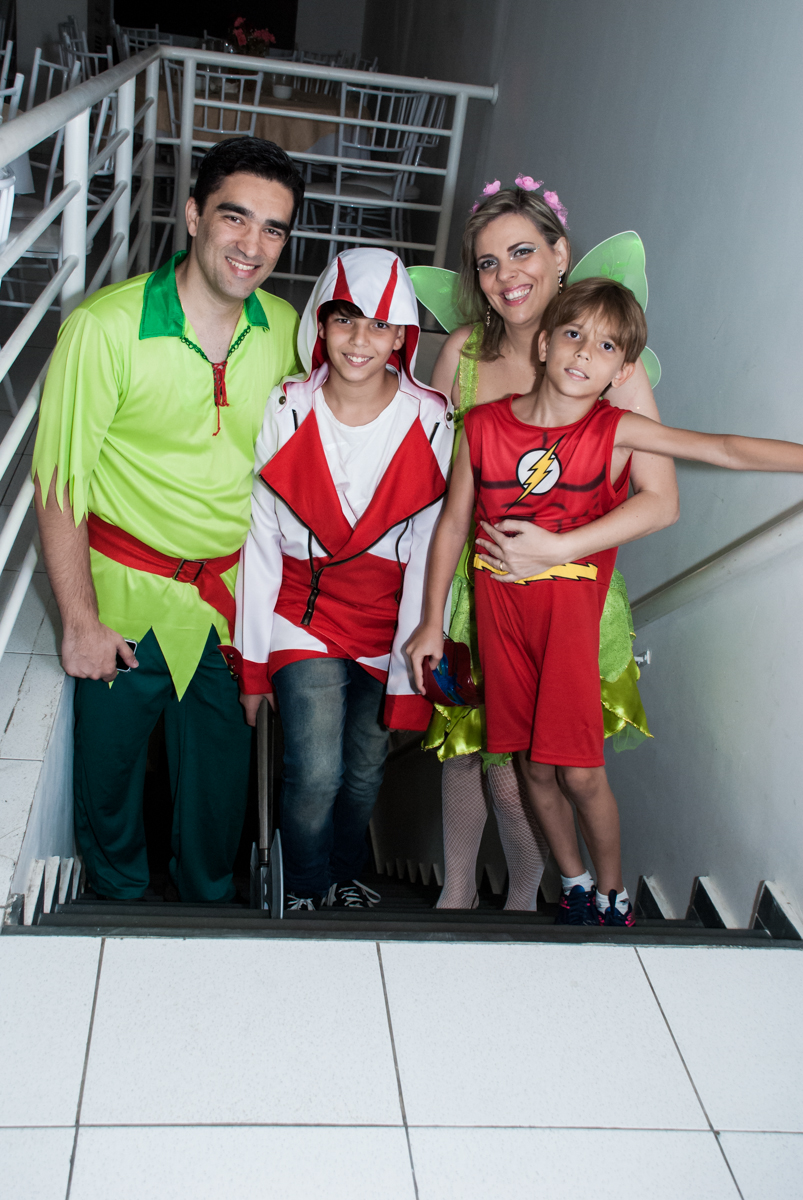 entrada da família para a festa no Salão de festas, Imirim São Paulo, aniversário de Patricia 40 anos, tema da festa Princesas