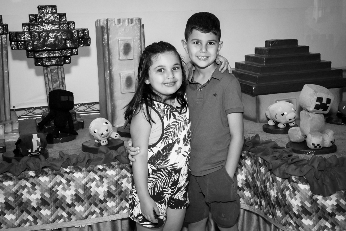 irmãos unidos no Buffet Fábrica da Alegria, Morumbi, São Paulo, aniversario de Pedro Henrique 7 anos, tema da festa mini craft