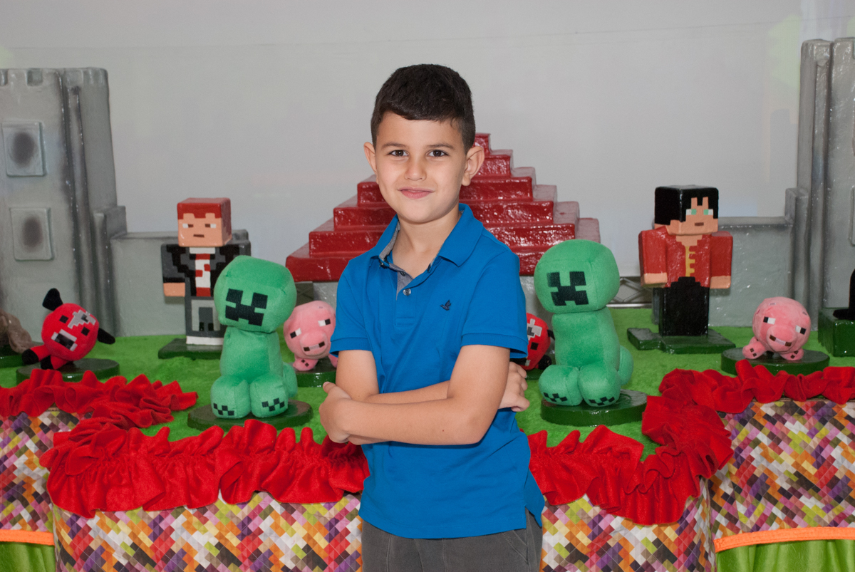 muito charme na mesa temática no Buffet Fábrica da Alegria, Morumbi, São Paulo, aniversario de Pedro Henrique 7 anos, tema da festa mini craft