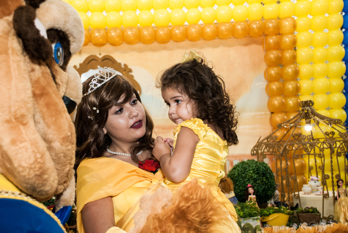 colinho gostoso da Bela no Buffet Comics, Morumbi, São Paulo, aniversário Isabella 3 anos, tema da festa a Bela e a Fera