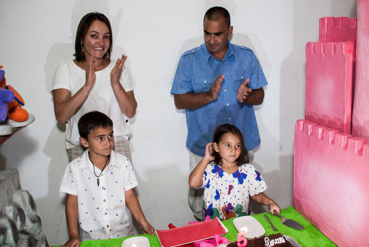 Parabéns animado no Buffet Zezé e Lelé, Butantã, São Paulo, aniversário, Pedro 7 e Giovana 5 anos tema da festa Pokemon e Princesas