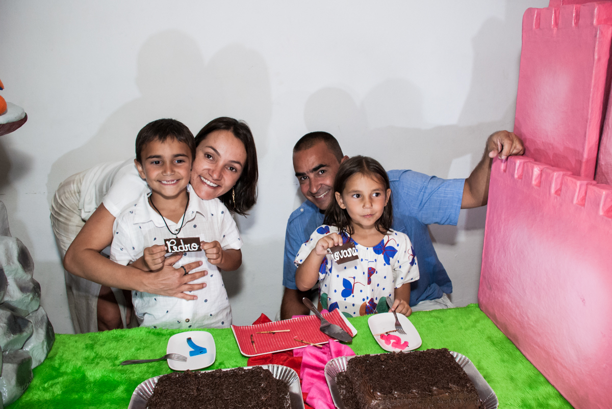 final do parabéns no Buffet Zezé e Lelé, Butantã, São Paulo, aniversário, Pedro 7 e Giovana 5 anos tema da festa Pokemon e Princesas