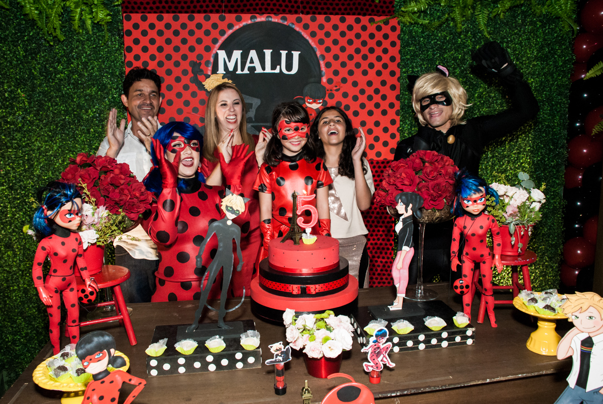 hora do parabéns no Buffet Planeta Prime, São Paulo, aniversário de Malu 5 anos, tema da festa Miráculos