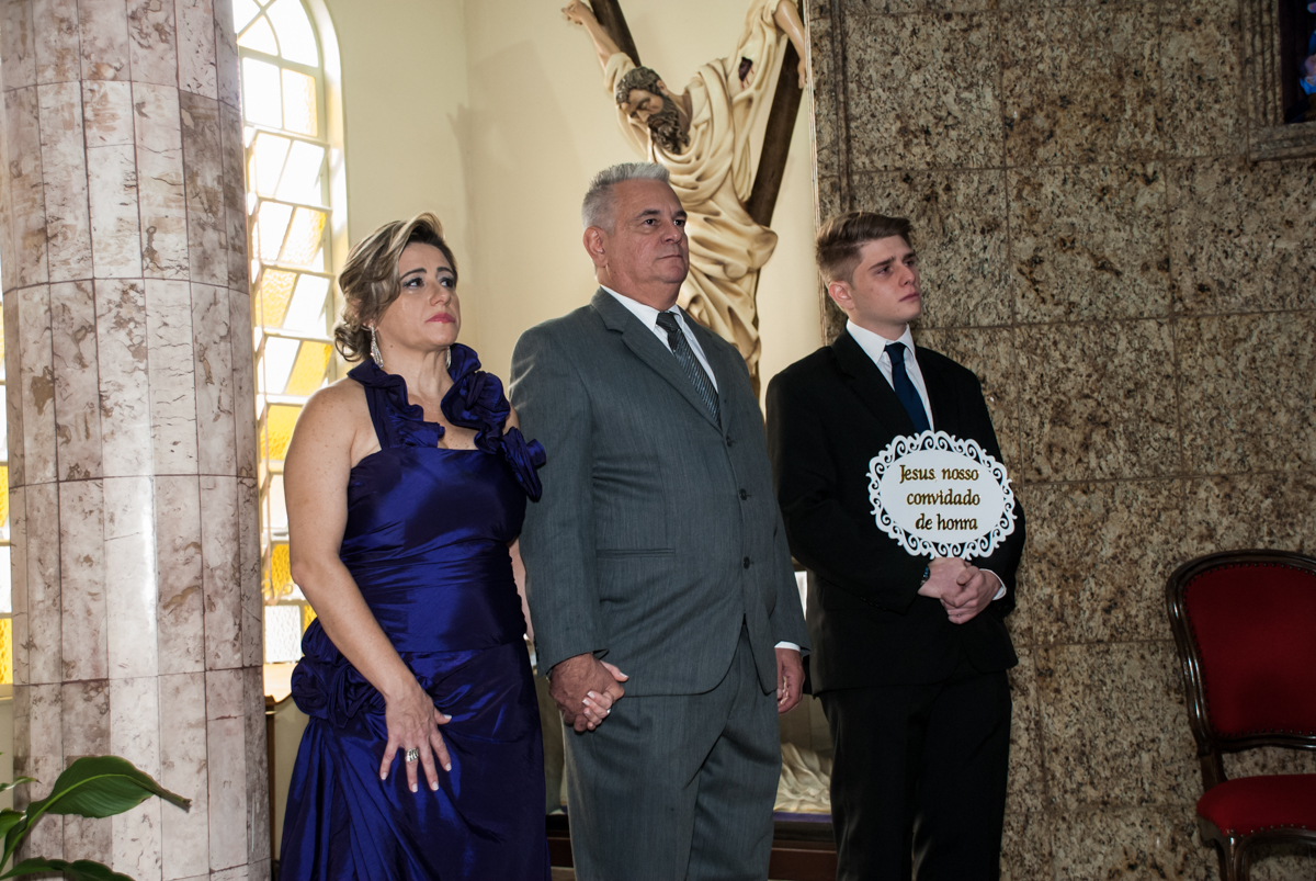 Os filhos assistem a cerimônia no Bodas de Ouro Maria Luiza e José Rodrigues, igreja Santa Ângela e São Serapio, Ipiranga