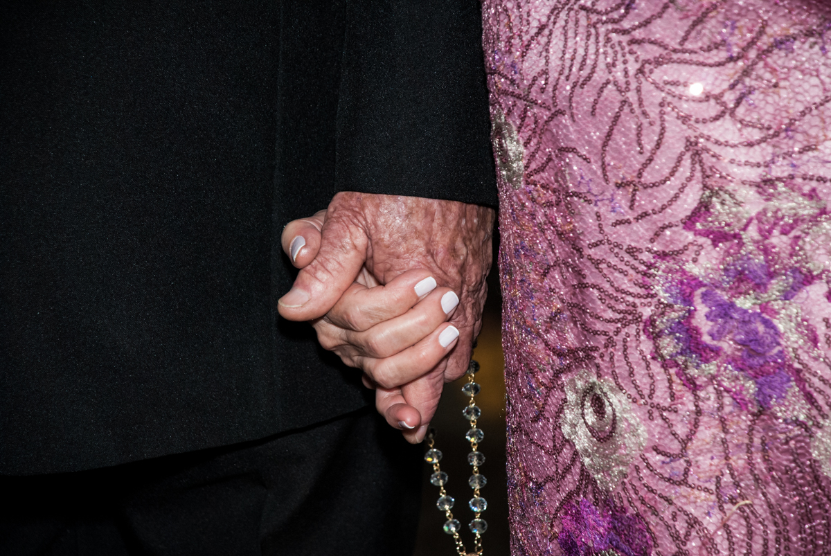 detalhe do terço na Bodas de Ouro Maria Luiza e José Rodrigues, igreja Santa Ângela e São Serapio, Ipiranga