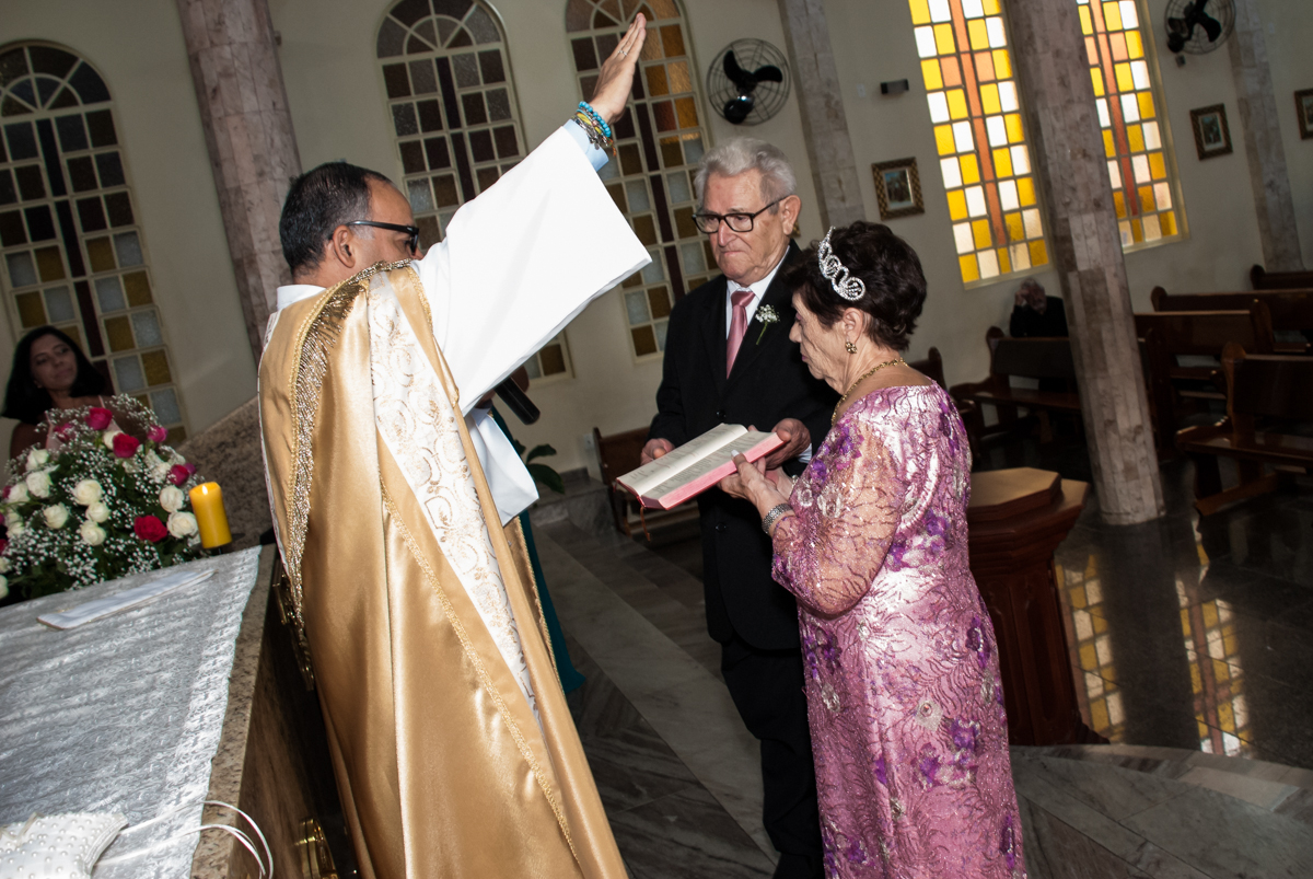 final da cerimônia na Bodas de Ouro Maria Luiza e José Rodrigues, igreja Santa Ângela e São Serapio, Ipiranga