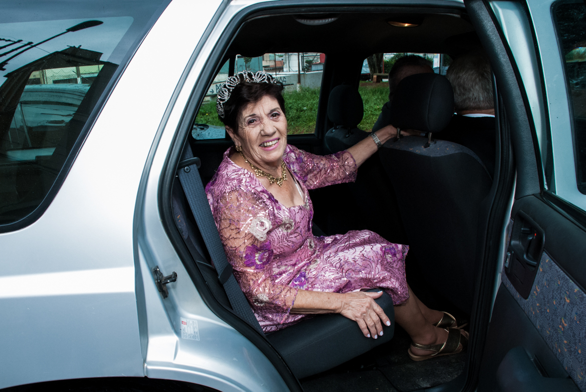 chegada da noiva na Bodas de Ouro Maria Luiza e José Rodrigues, igreja Santa Ângela e São Serapio, Ipiranga