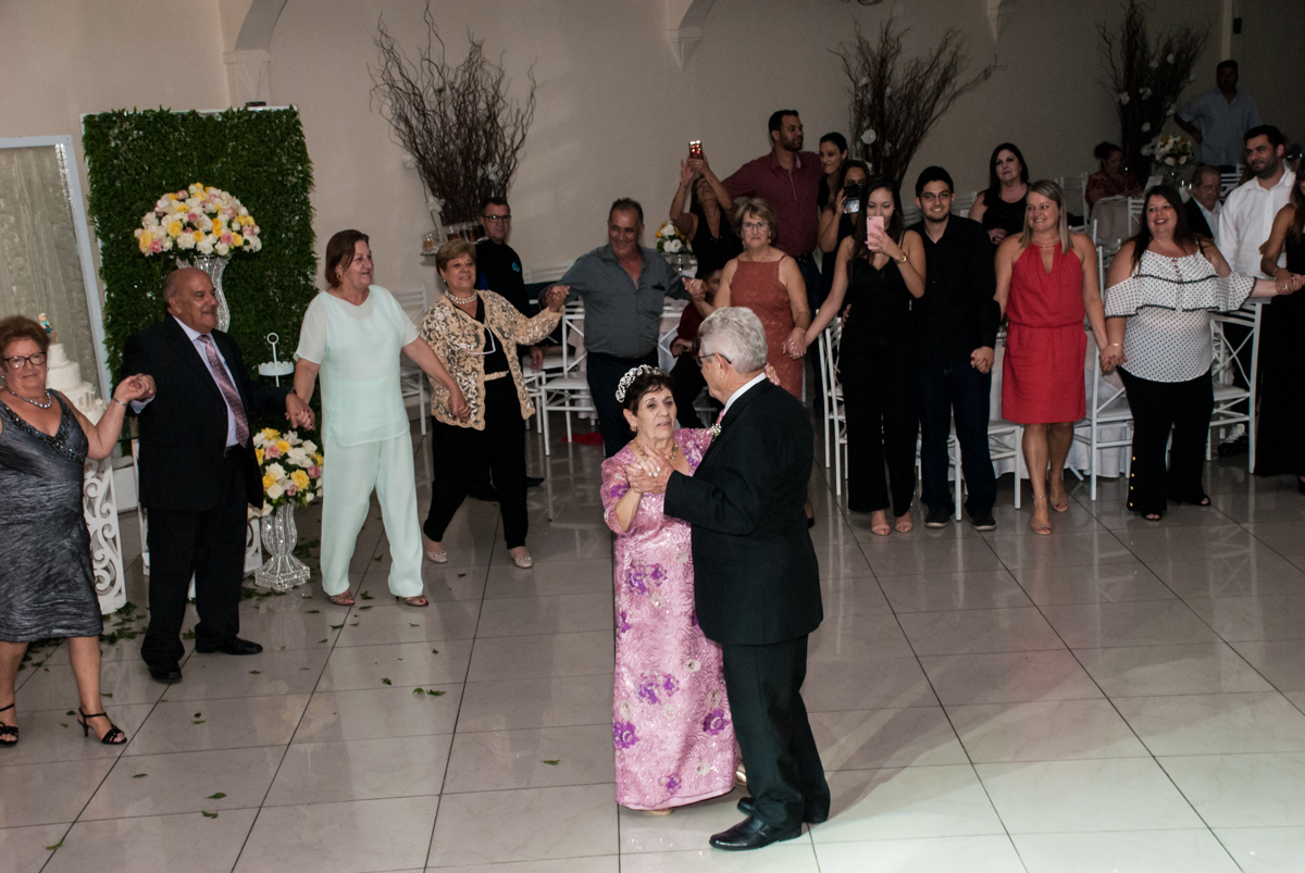 valsa dos noivos na Bodas de Ouro Maria Luiza e José Rodrigues, igreja Santa Ângela e São Serapio, Ipiranga