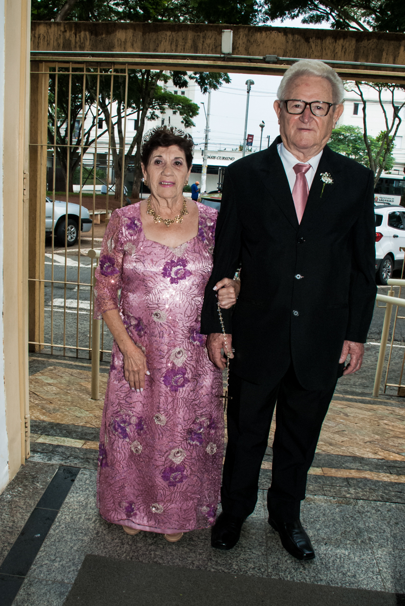 entrada do casal no Bodas de Ouro Maria Luiza e José Rodrigues, igreja Santa Ângela e São Serapio, Ipiranga