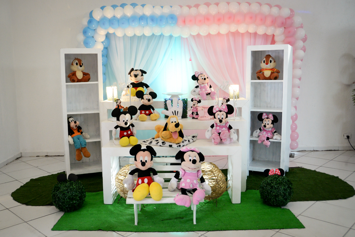 mesa decorada no Buffet Fábrica da Alegria, cha de bebe de Andrea