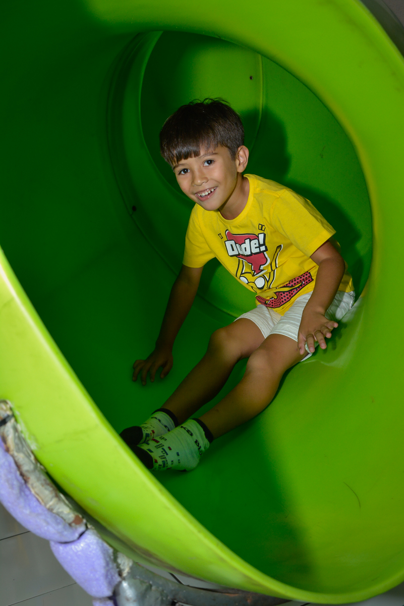 brinquedão divertido no Buffet Fábrica da Alegria Morumbi São Paulo, aniversário de Henrique 6 anos tema da festa Dragon Bol Z