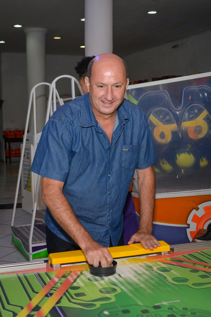 o adversário é o papai no Buffet Fábrica da Alegria Morumbi São Paulo, aniversário de Henrique 6 anos tema da festa Dragon Bol Z