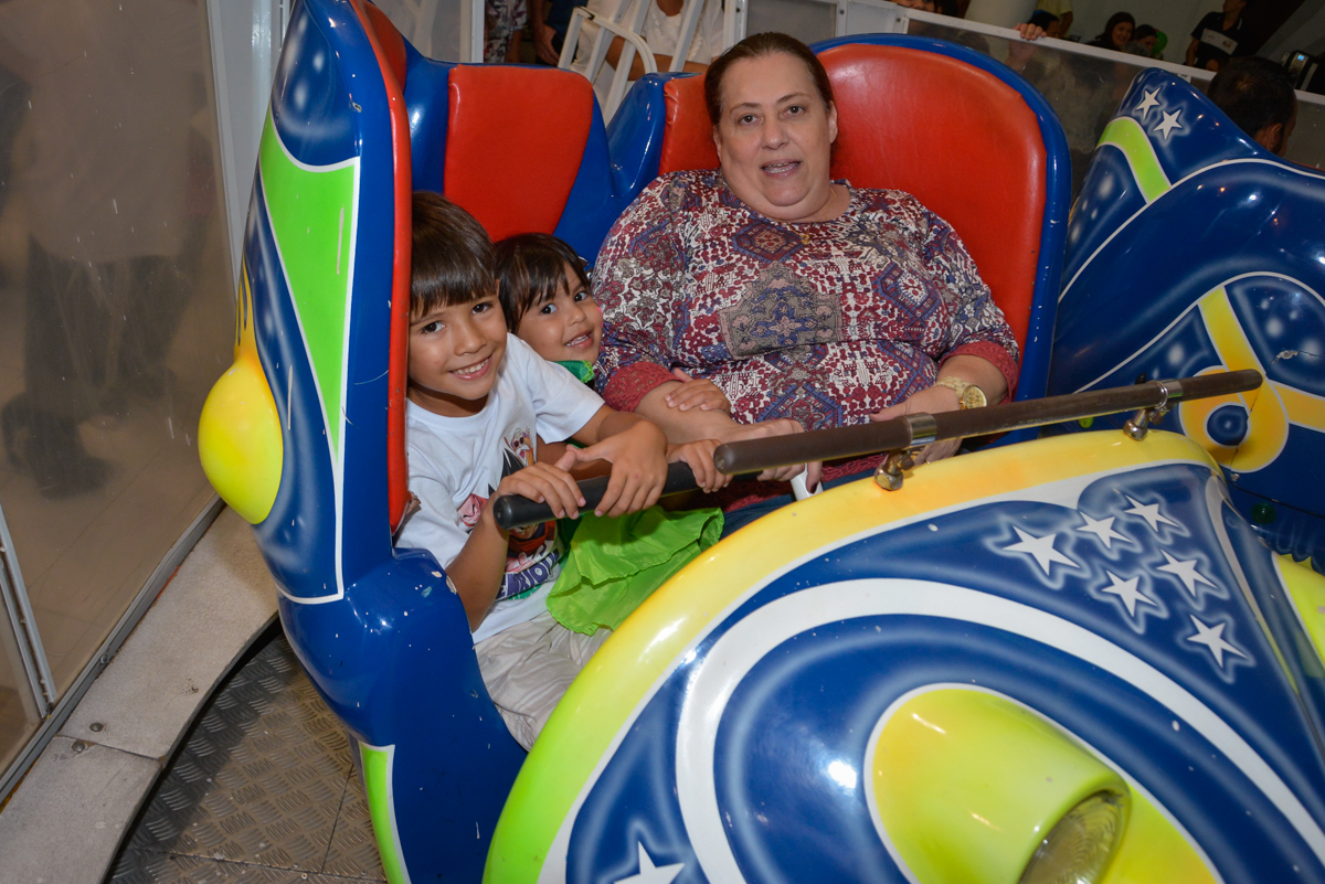 brinquedo jornada nas estrelas no Buffet Fábrica da Alegria Morumbi São Paulo, aniversário de Henrique 6 anos tema da festa Dragon Bol Z