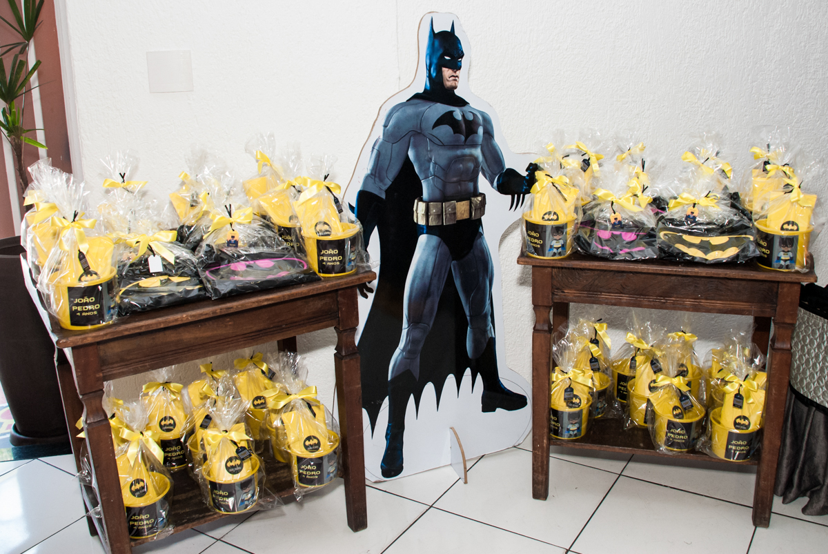 mesa de Gulosema no Buffet Fábrica da Alegria Morumbi, São Paulo, aniversário de João Pedro 4 anos tema da festa Batman