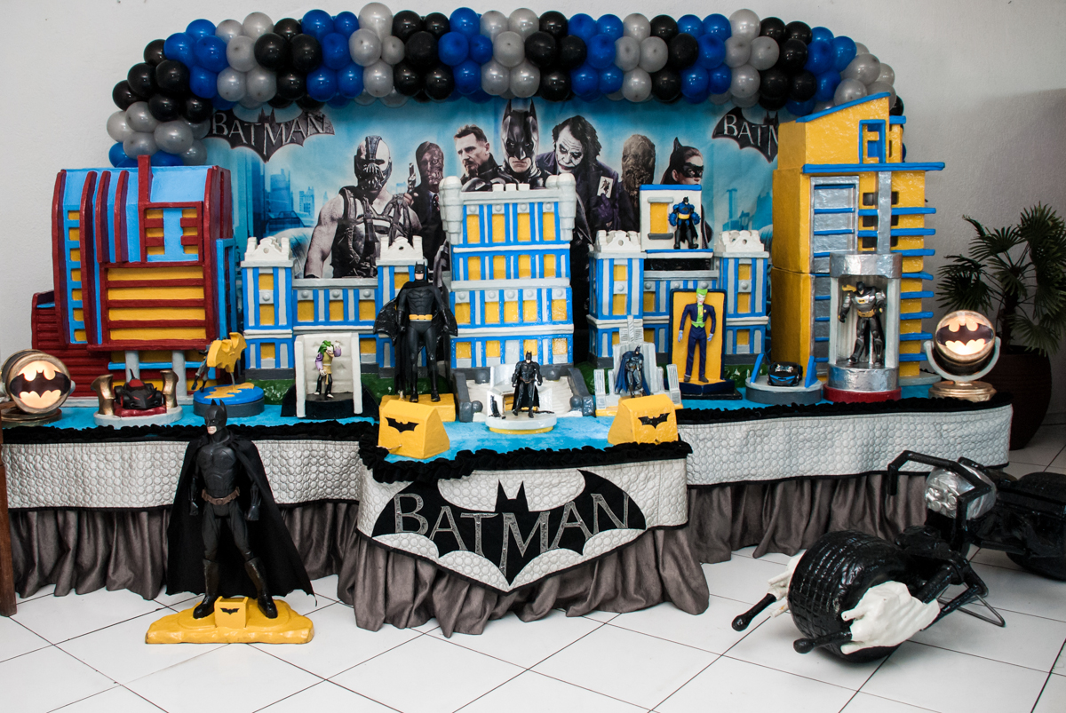 mesa temática no Buffet Fábrica da Alegria Morumbi, São Paulo, aniversário de João Pedro 4 anos tema da festa Batman
